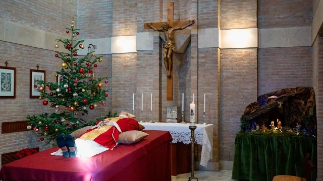 Más de mil agentes y el espacio aéreo de Roma cerrado en funeral del Papa Benedicto XVI