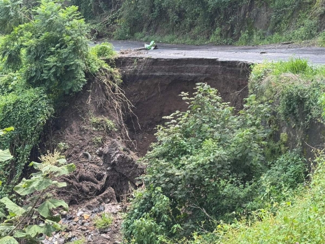 Las lluvias ocasionaron severos daños en la vialidad.