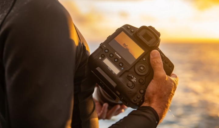 Canon ya no fabricará nuevas cámaras DSLR profesionales: el futuro será ‘mirrorless’