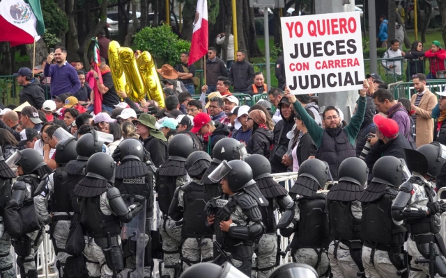 Encapsulan protesta de trabajadores del Poder Judicial en San Lázaro