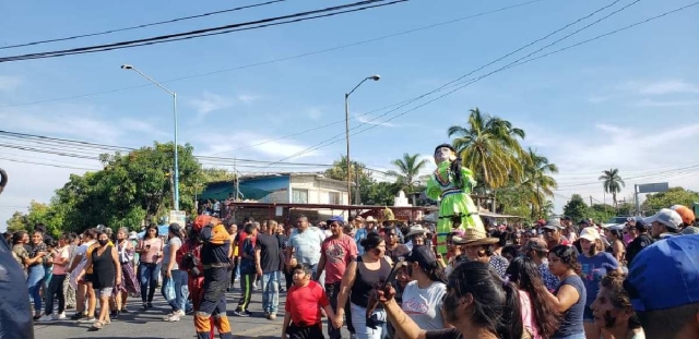 Cada año, la mojiganga de Mazatepec convoca a miles de asistentes.