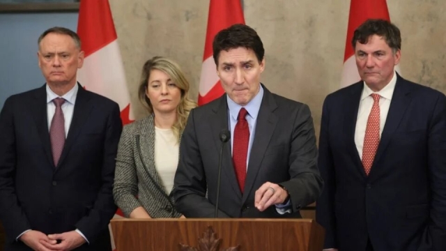 Canadá impone aranceles del 25% en respuesta a tarifas de Estados Unidos