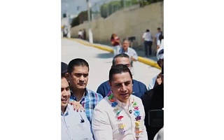 Entrega Eder Rodríguez Casillas rehabilitación de avenida principal a vecinos de la Otilio Montaño