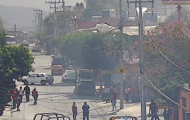 Atiende PC Jiutepec incendio en tienda de conveniencia en avenida Emiliano Zapata