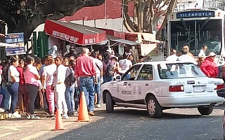 Arriban manifestantes al IEBEM