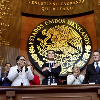 En aniversario de la Constitución, Sheinbaum asegura que México no se doblega